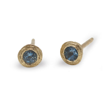 Textured Yellow Gold Ear Studs with Blue Aquamarine